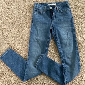 size 25 Levi's 711 skinny jeans